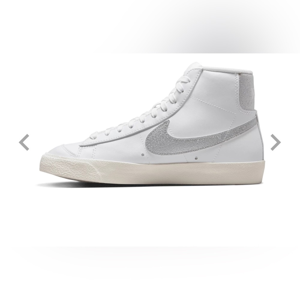 Nike blazers high (Nike sign is silver)